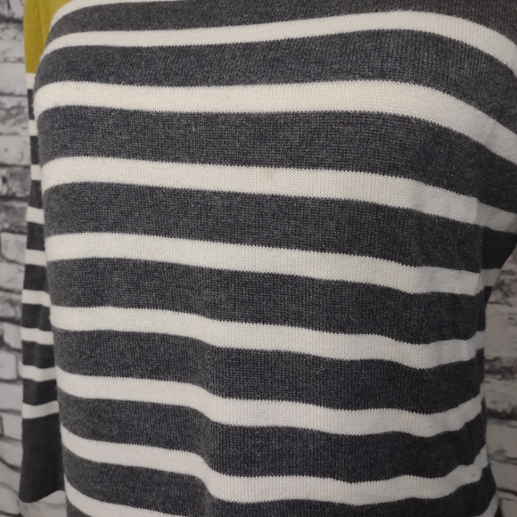 Banana Republic Sweater - Picture 4 of 7